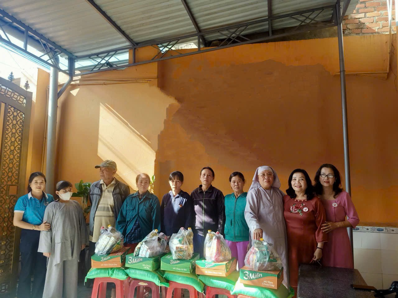 An Nhơn Chùa Phước Hội chia sẻ yêu thương xuân Giáp Thìn